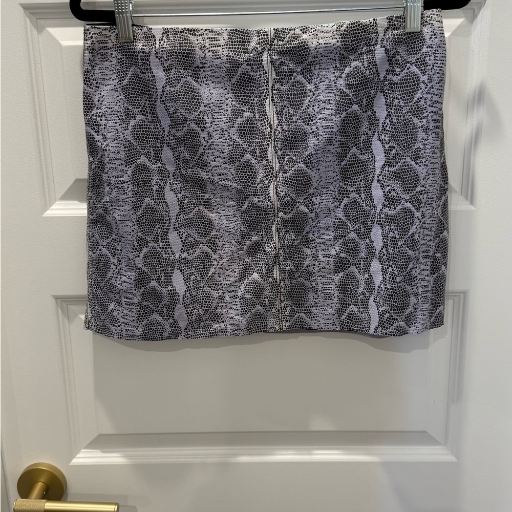 Alice + Olivia Black and Gray Snake Print Mini Skirt